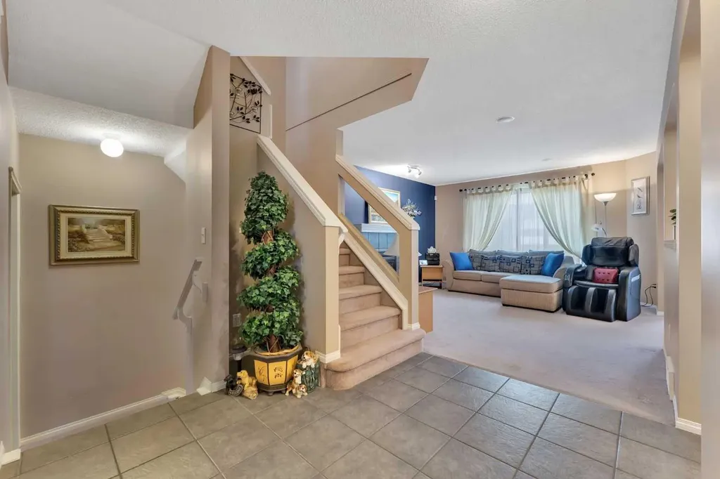 15 Saddletree Drive NE Calgary AB T3J 5C7