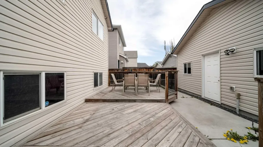 367 Copperfield Heights SE Calgary AB T2Z 4R3