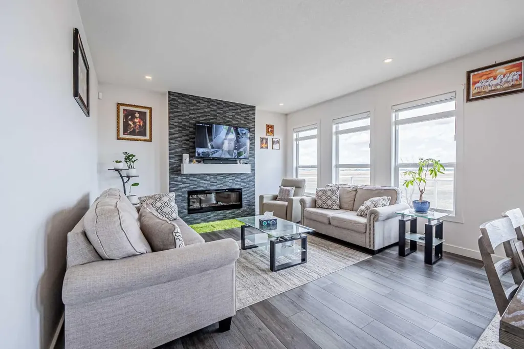 109 Homestead Crescent NE Calgary AB T3J 2K8