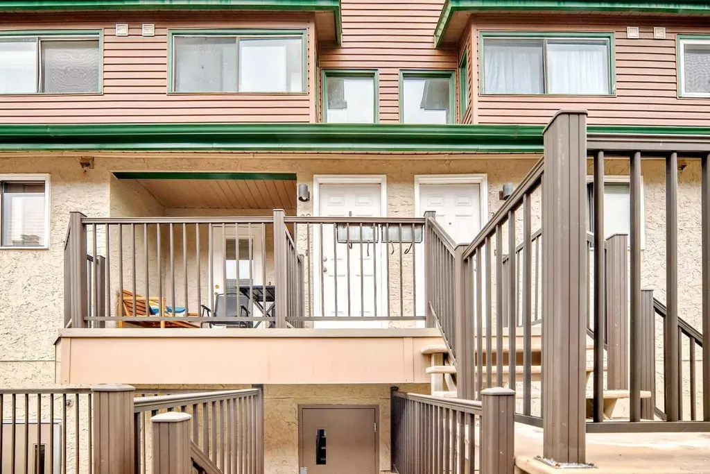 2400 15 Street SW Calgary AB T2T 5S3
