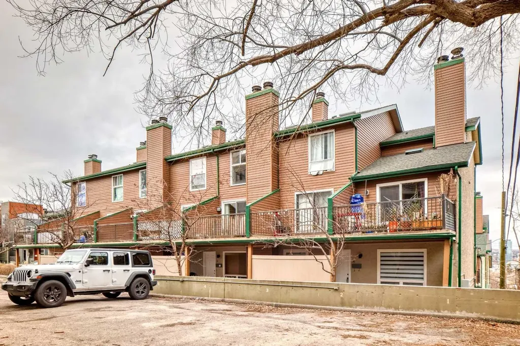 2400 15 Street SW Calgary AB T2T 5S3