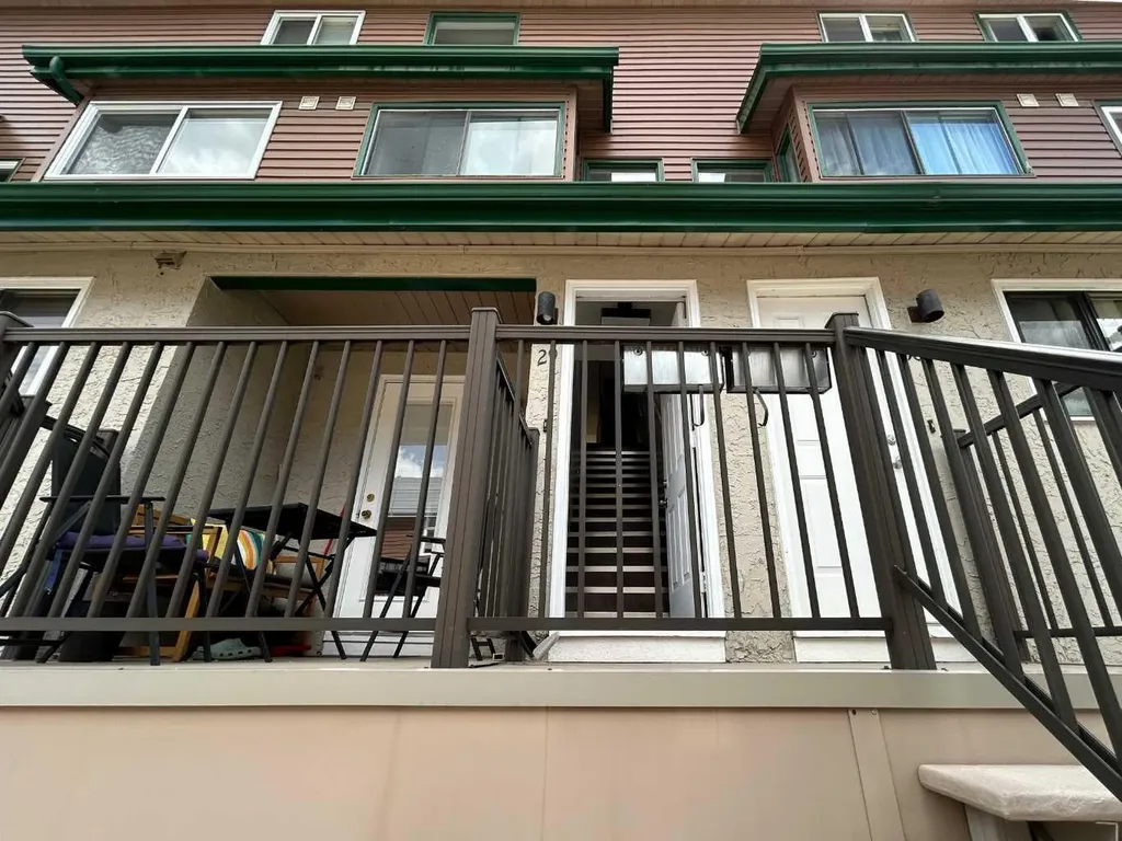 2400 15 Street SW Calgary AB T2T 5S3