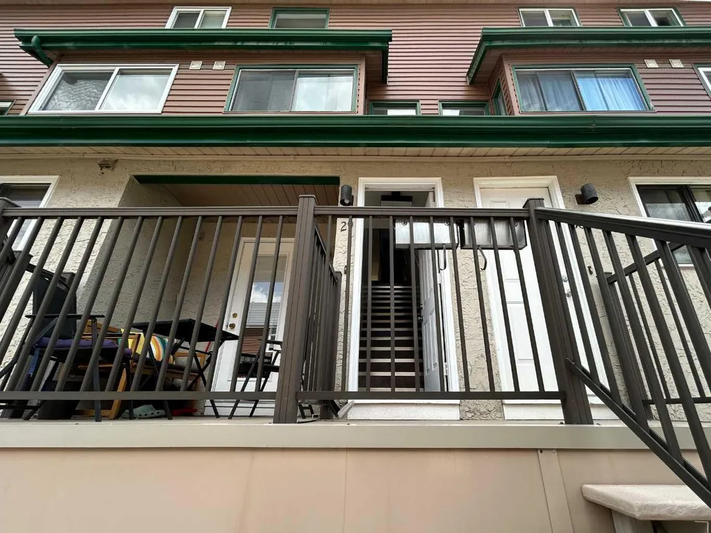 2400 15 Street SW Calgary AB T2T 5S3