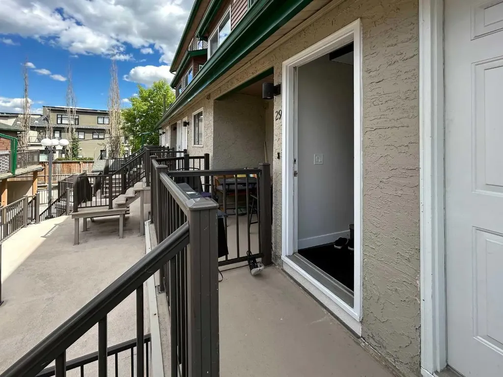 2400 15 Street SW Calgary AB T2T 5S3