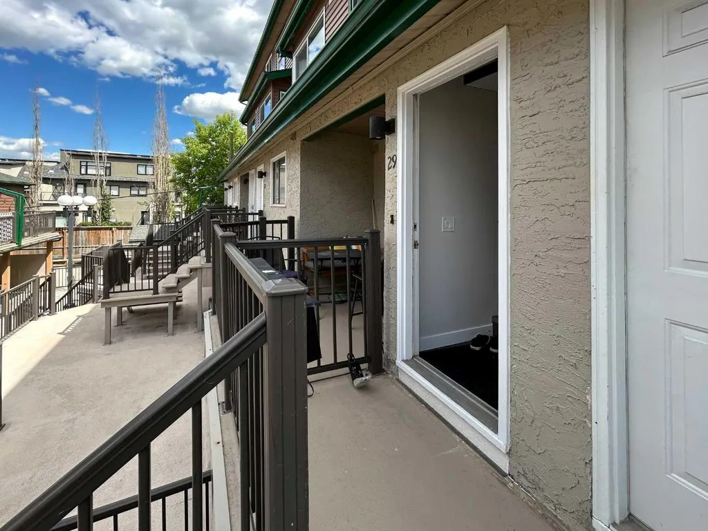 2400 15 Street SW Calgary AB T2T 5S3