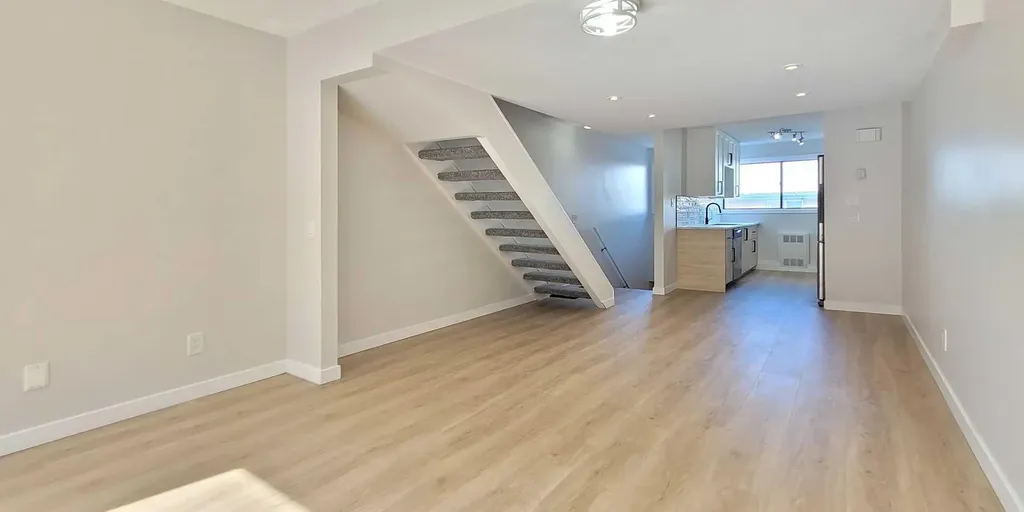 2400 15 Street SW Calgary AB T2T 5S3