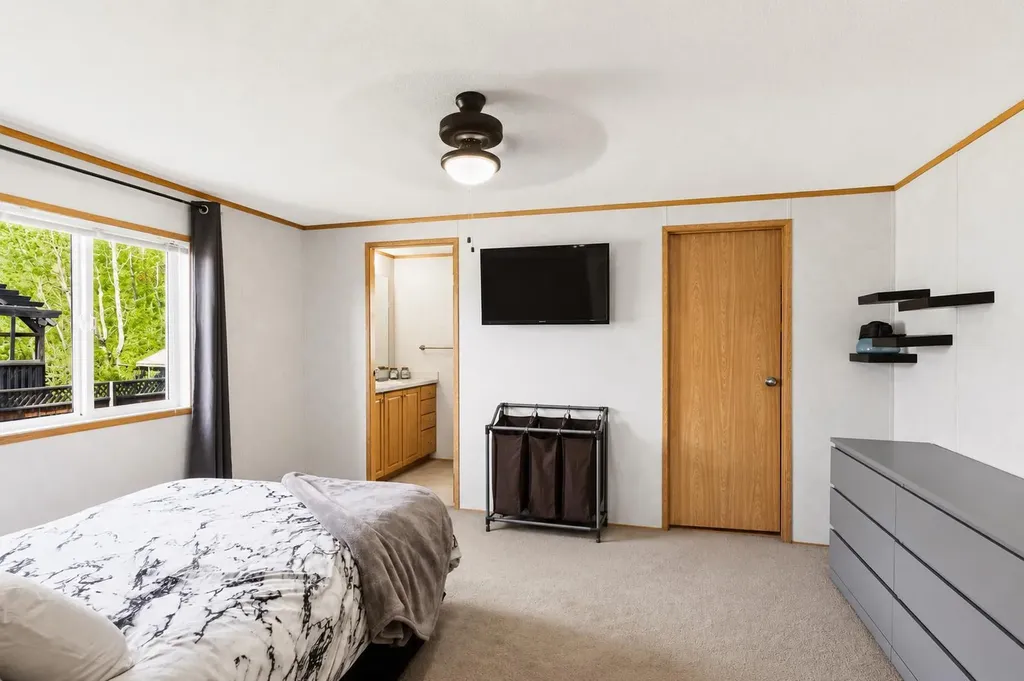 10109 95 Street Clairmont AB T8X 5G7