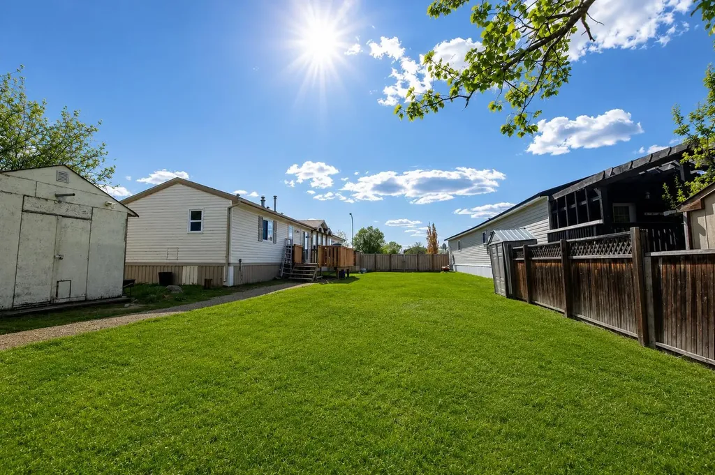 10109 95 Street Clairmont AB T8X 5G7