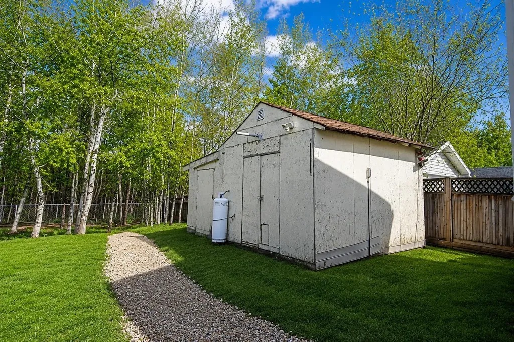 10109 95 Street Clairmont AB T8X 5G7