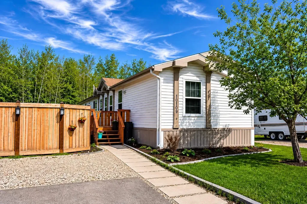 10109 95 Street Clairmont AB T8X 5G7