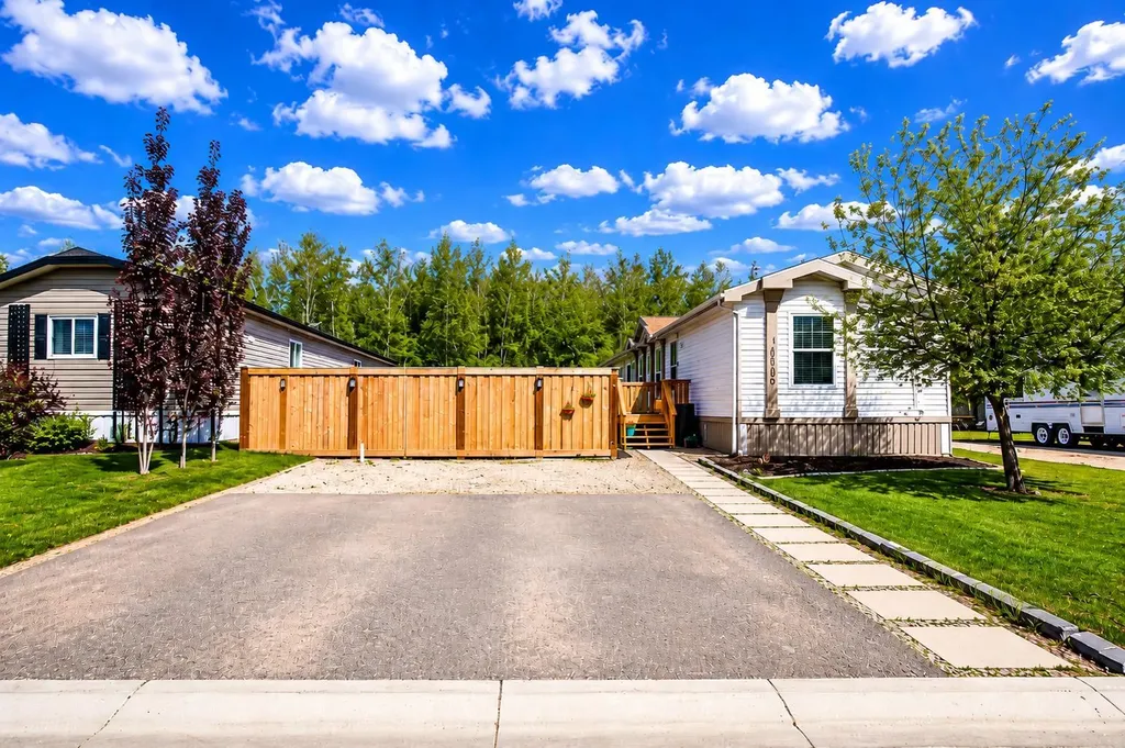 10109 95 Street Clairmont AB T8X 5G7
