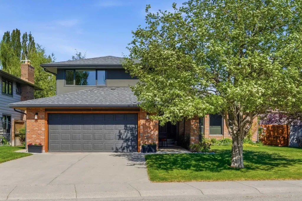 423 Lake Simcoe Crescent SE Calgary AB T2J5L3