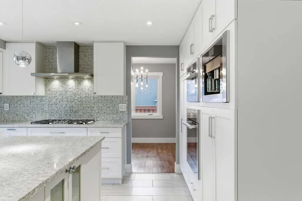 423 Lake Simcoe Crescent SE Calgary AB T2J5L3