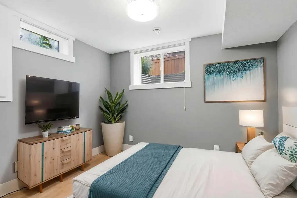 423 Lake Simcoe Crescent SE Calgary AB T2J5L3