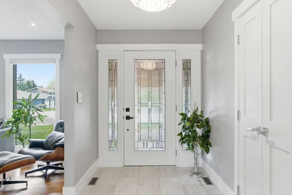 423 Lake Simcoe Crescent SE Calgary AB T2J5L3