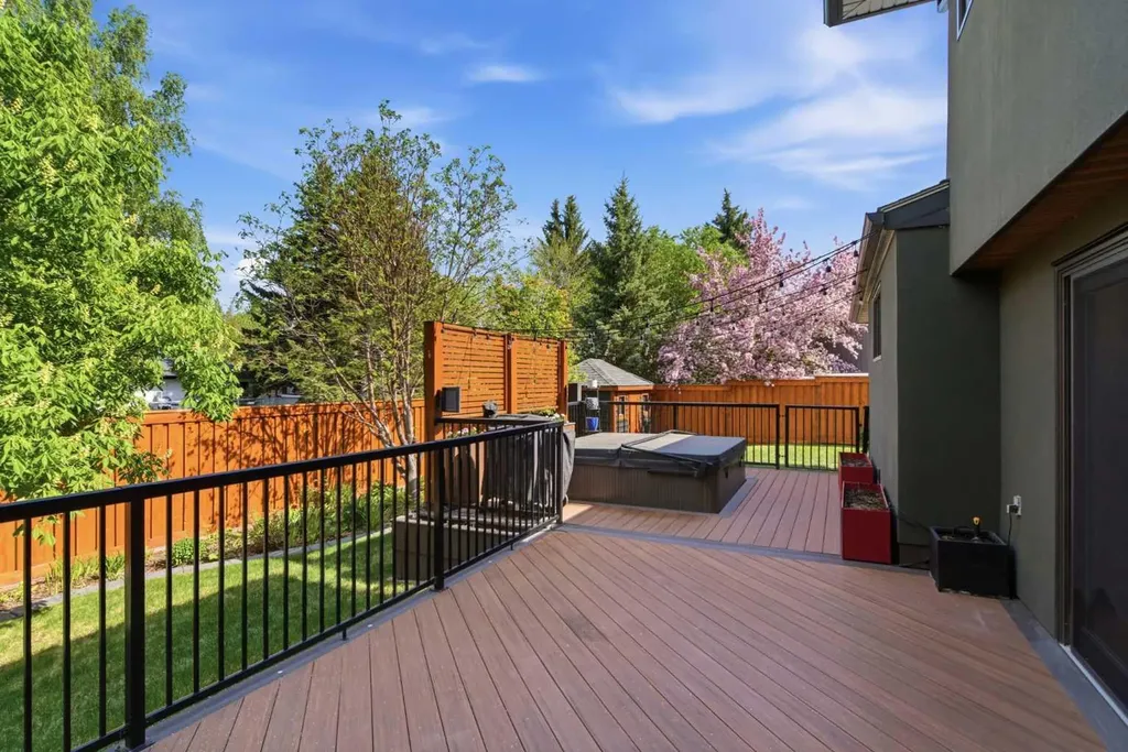 423 Lake Simcoe Crescent SE Calgary AB T2J5L3
