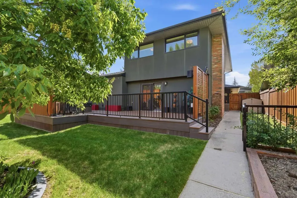 423 Lake Simcoe Crescent SE Calgary AB T2J5L3