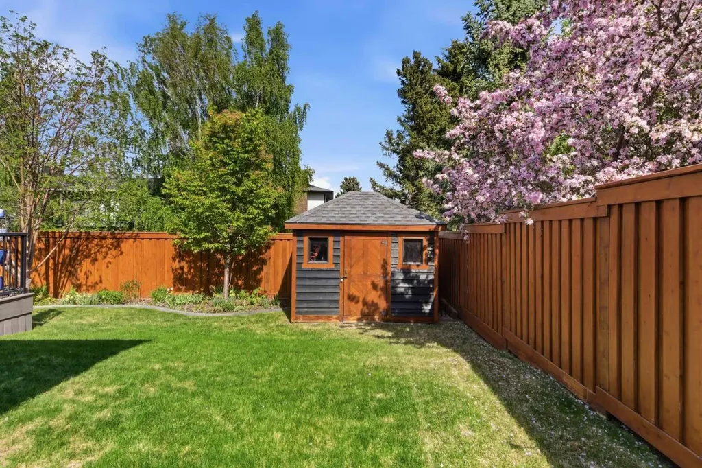 423 Lake Simcoe Crescent SE Calgary AB T2J5L3