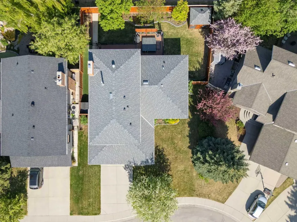 423 Lake Simcoe Crescent SE Calgary AB T2J5L3