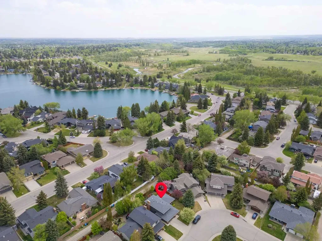 423 Lake Simcoe Crescent SE Calgary AB T2J5L3