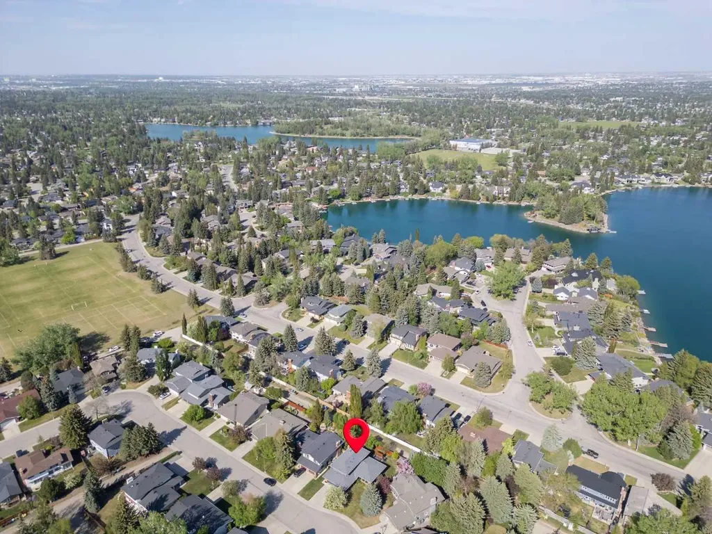 423 Lake Simcoe Crescent SE Calgary AB T2J5L3