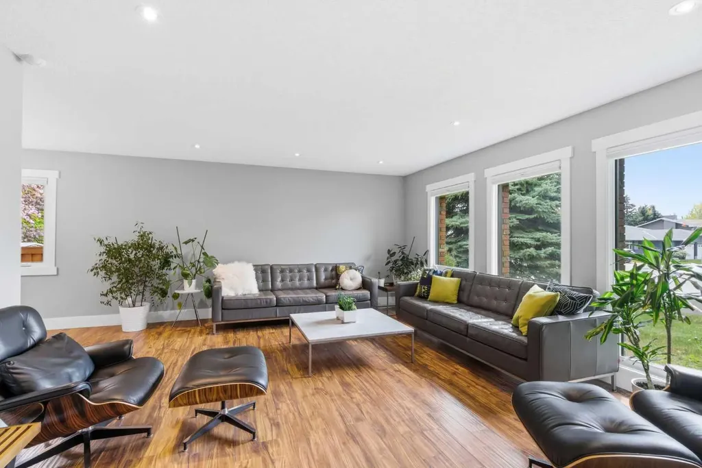 423 Lake Simcoe Crescent SE Calgary AB T2J5L3