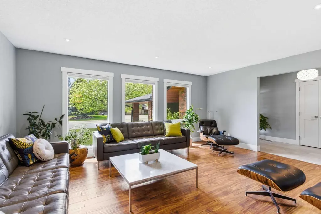 423 Lake Simcoe Crescent SE Calgary AB T2J5L3