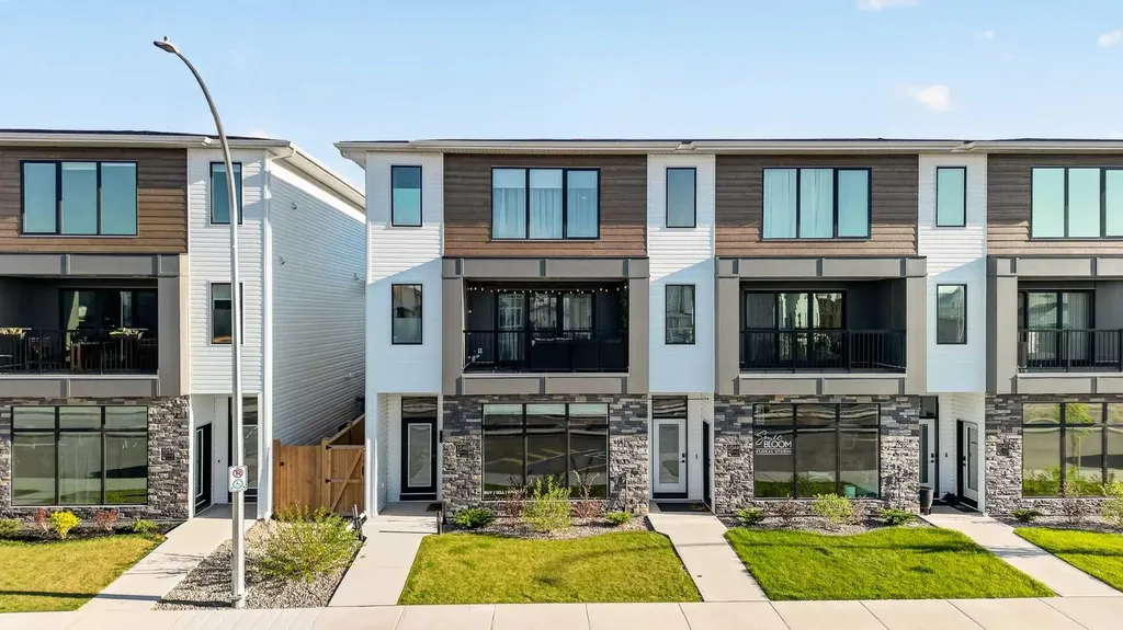 1048 Coalbrook Gate W Lethbridge AB T1J 5X2