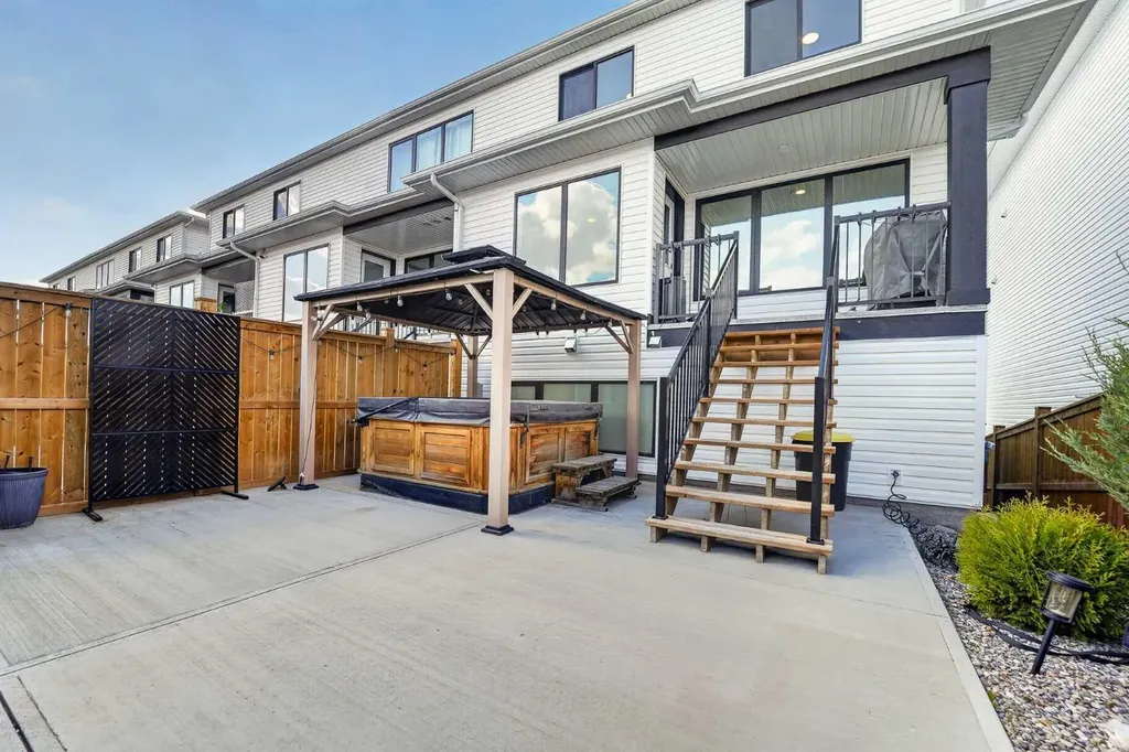 1048 Coalbrook Gate W Lethbridge AB T1J 5X2