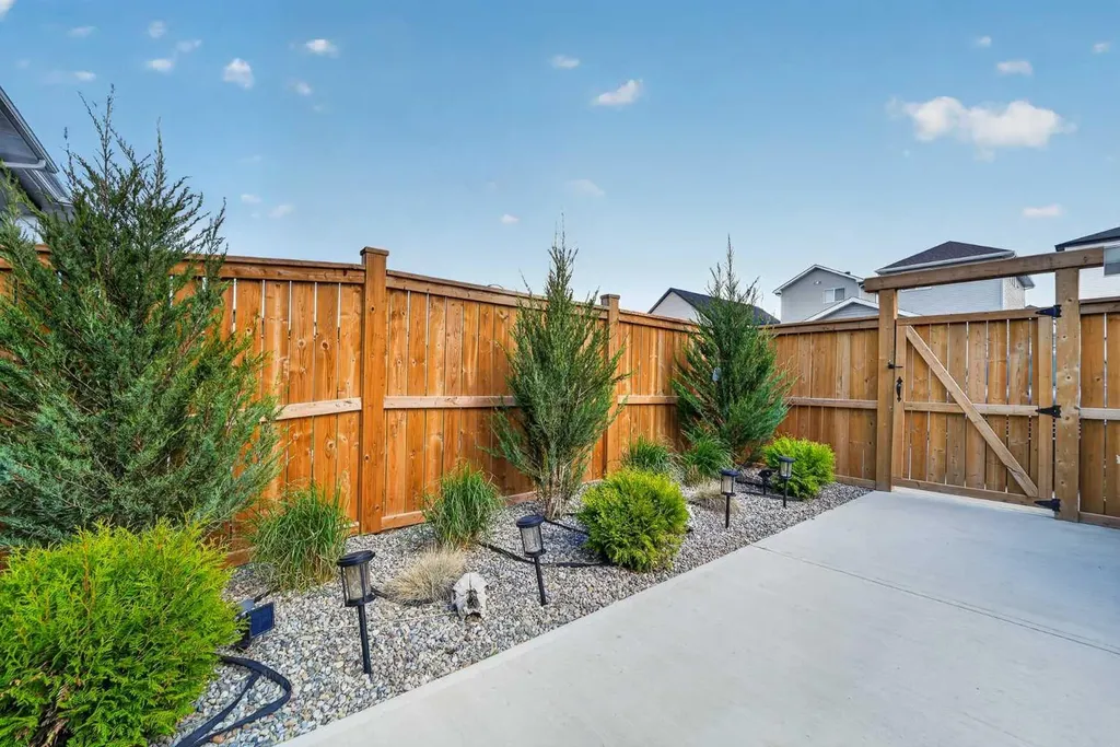 1048 Coalbrook Gate W Lethbridge AB T1J 5X2