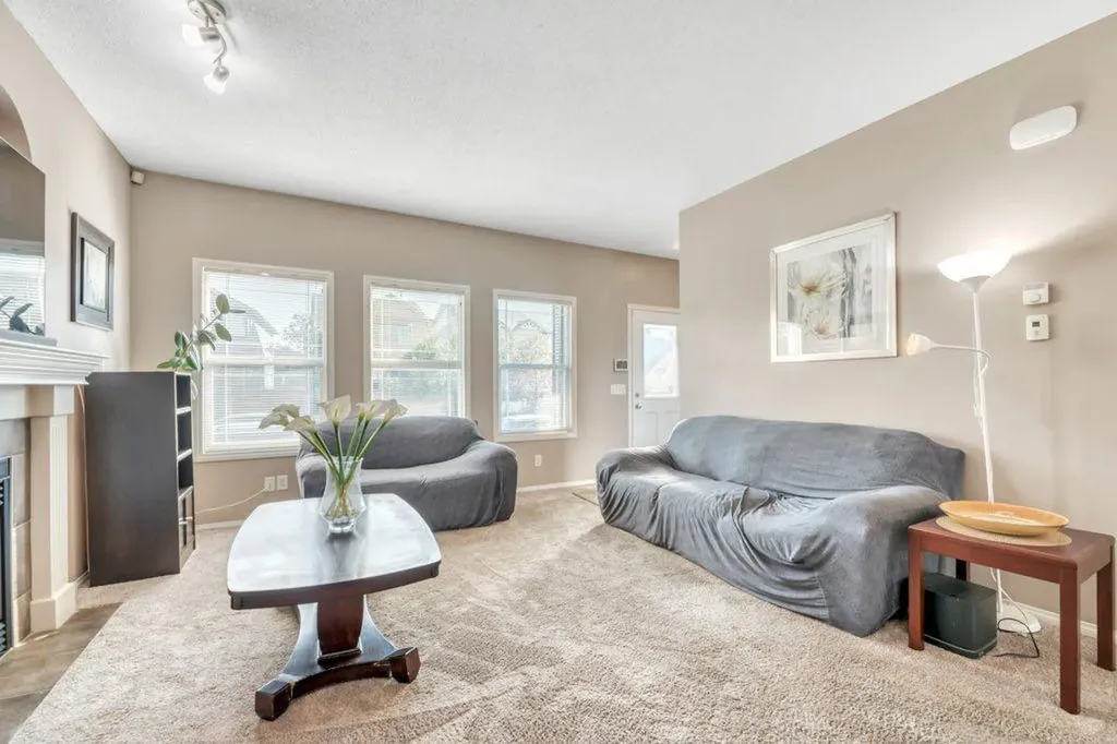 319 Saddlebrook Circle NE Calgary AB T3J 0J9