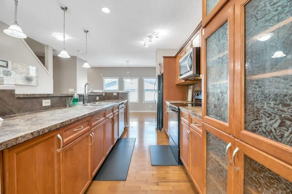 319 Saddlebrook Circle NE Calgary AB T3J 0J9