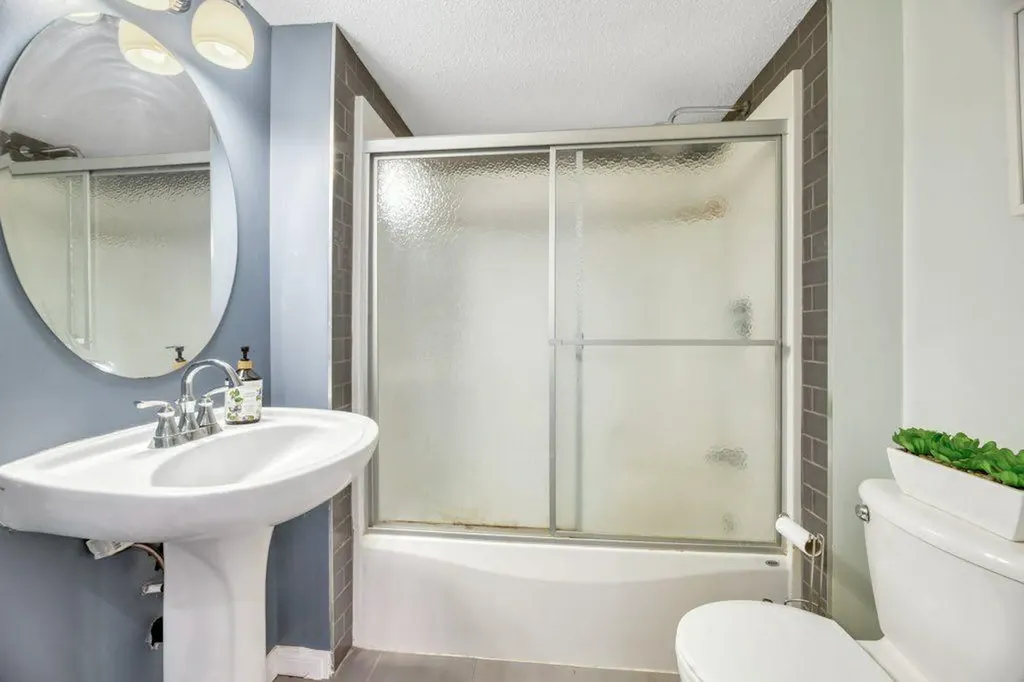 319 Saddlebrook Circle NE Calgary AB T3J 0J9