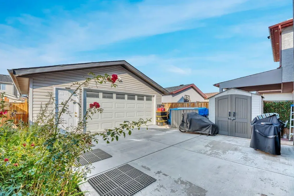 319 Saddlebrook Circle NE Calgary AB T3J 0J9