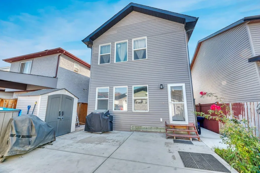 319 Saddlebrook Circle NE Calgary AB T3J 0J9