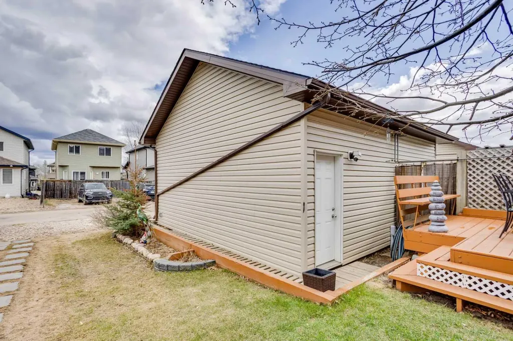 401 Sparrow Hawk Drive Fort Mcmurray AB T9K2Y2