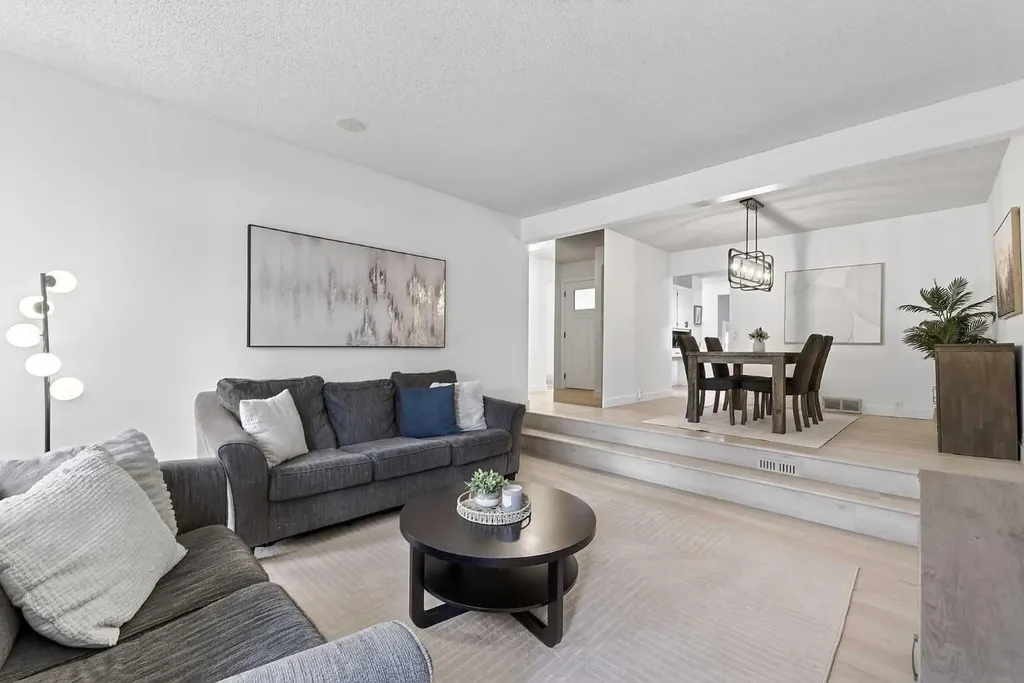 240 Canniff Place SW Calgary AB T2W 2L8