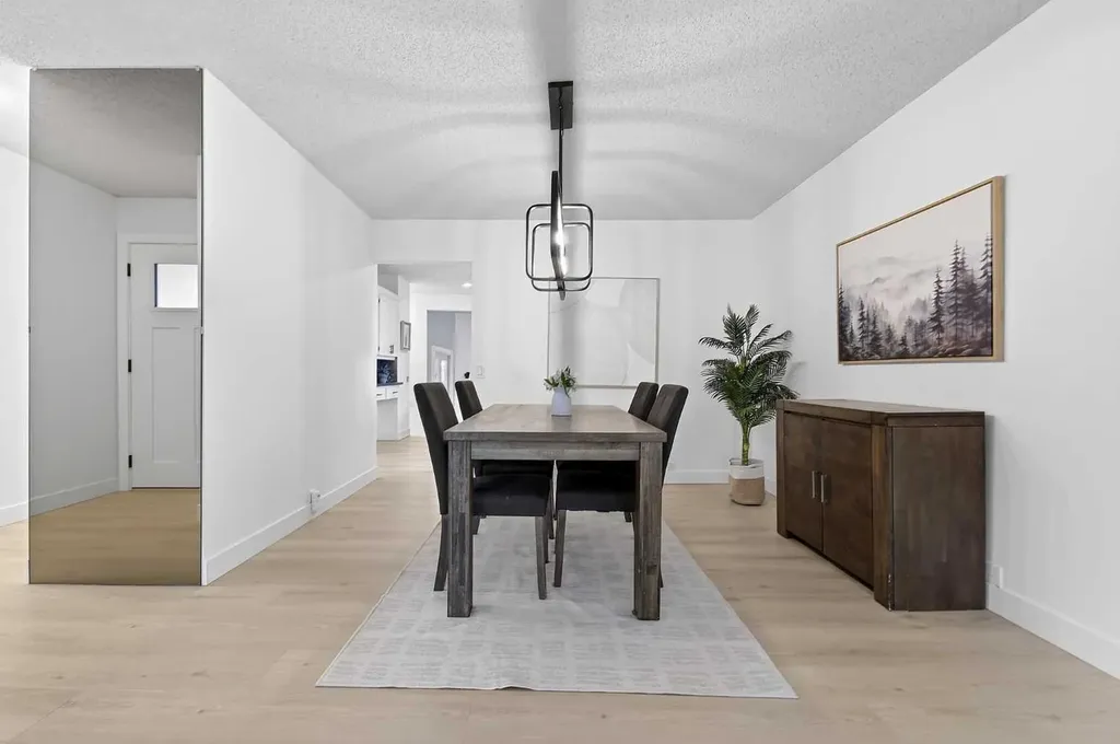 240 Canniff Place SW Calgary AB T2W 2L8