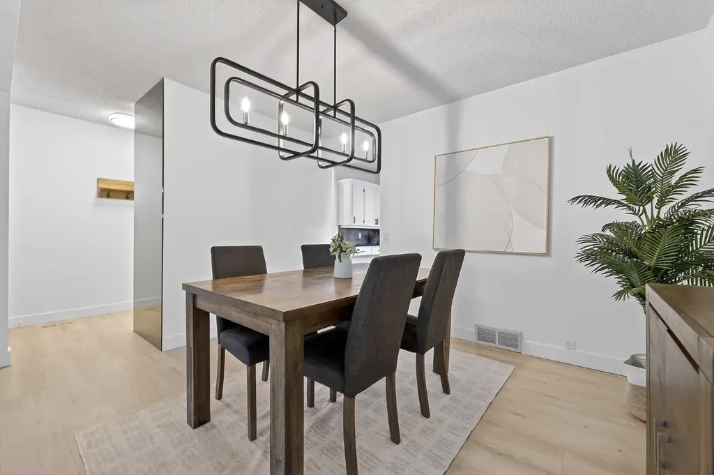 240 Canniff Place SW Calgary AB T2W 2L8