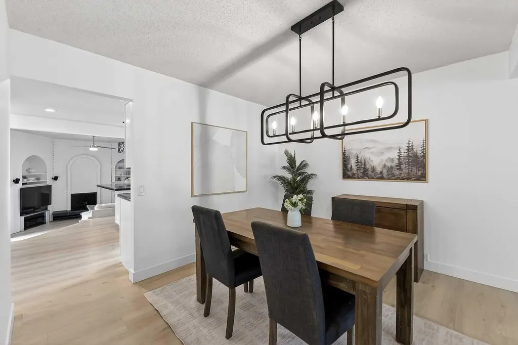 240 Canniff Place SW Calgary AB T2W 2L8