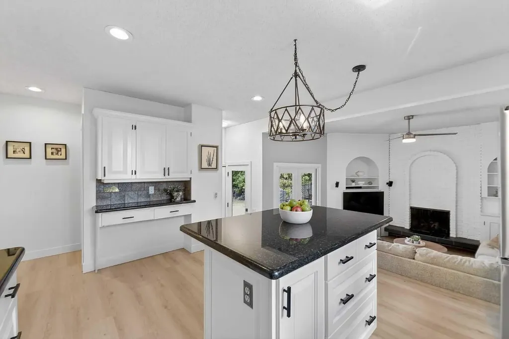 240 Canniff Place SW Calgary AB T2W 2L8