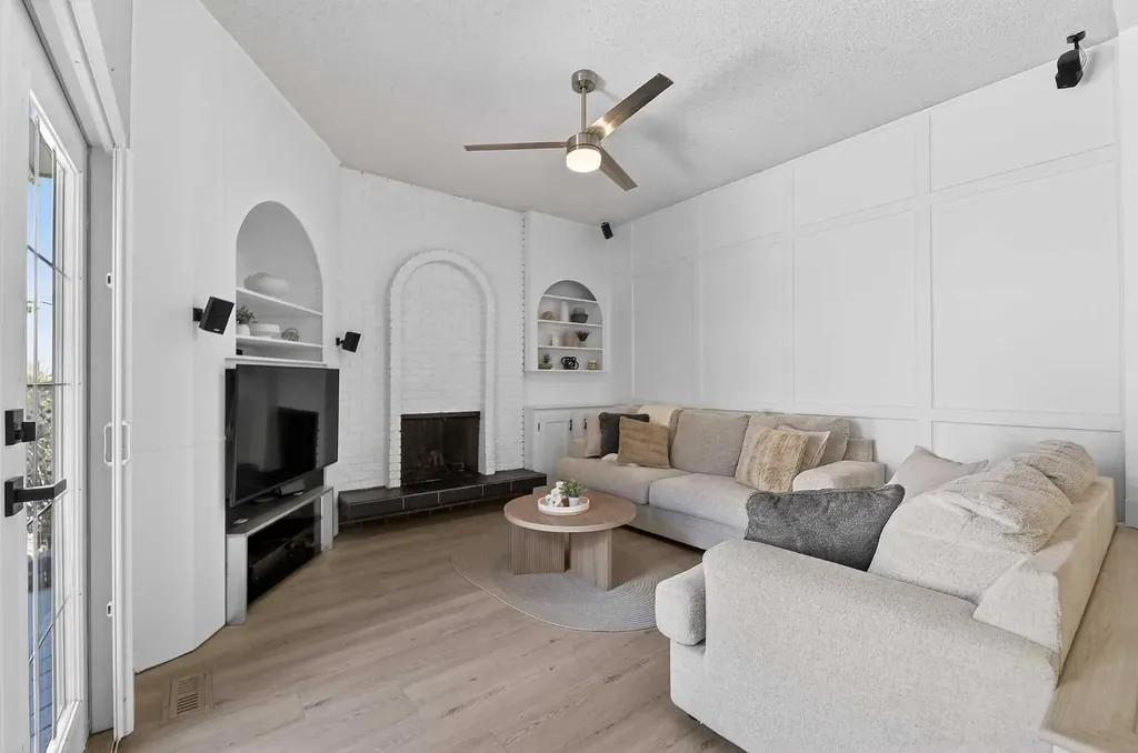 240 Canniff Place SW Calgary AB T2W 2L8