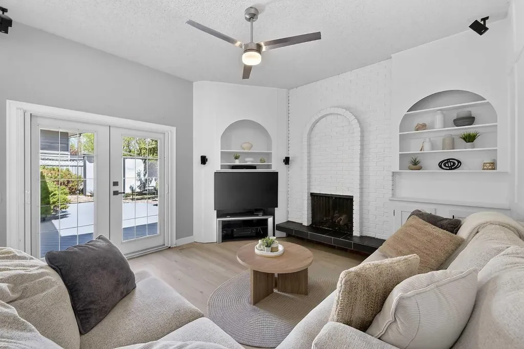 240 Canniff Place SW Calgary AB T2W 2L8
