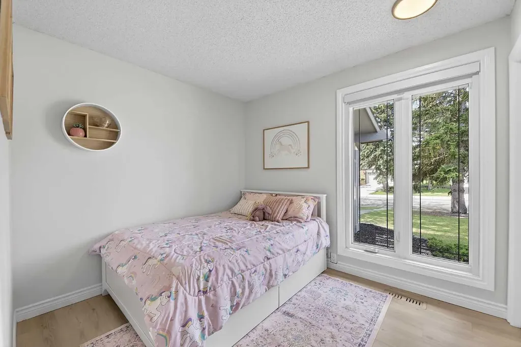240 Canniff Place SW Calgary AB T2W 2L8