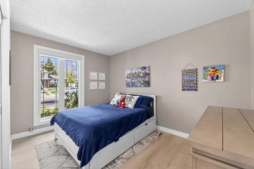 240 Canniff Place SW Calgary AB T2W 2L8