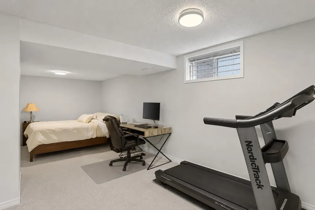 240 Canniff Place SW Calgary AB T2W 2L8