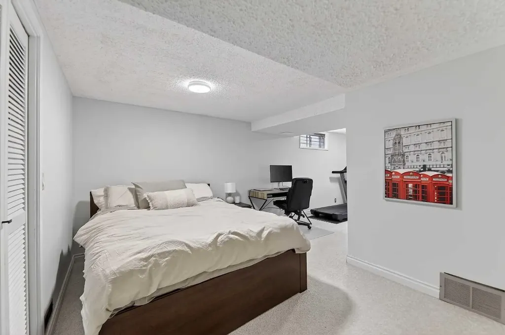 240 Canniff Place SW Calgary AB T2W 2L8