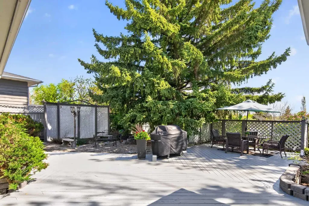 240 Canniff Place SW Calgary AB T2W 2L8
