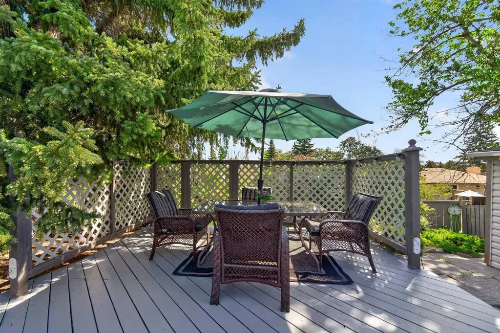 240 Canniff Place SW Calgary AB T2W 2L8