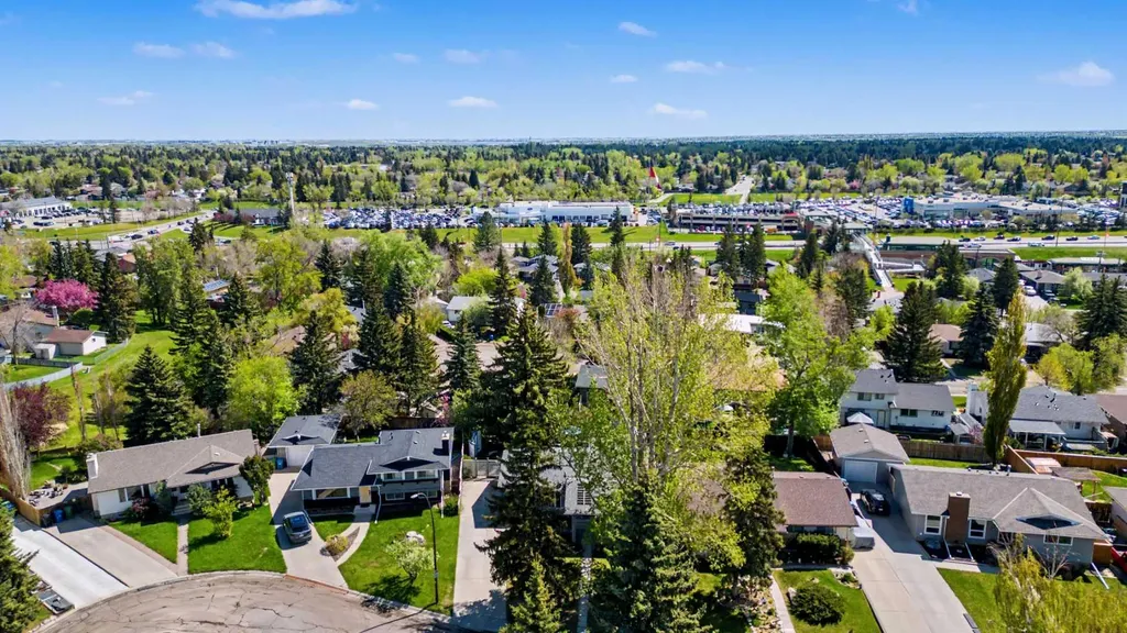 240 Canniff Place SW Calgary AB T2W 2L8